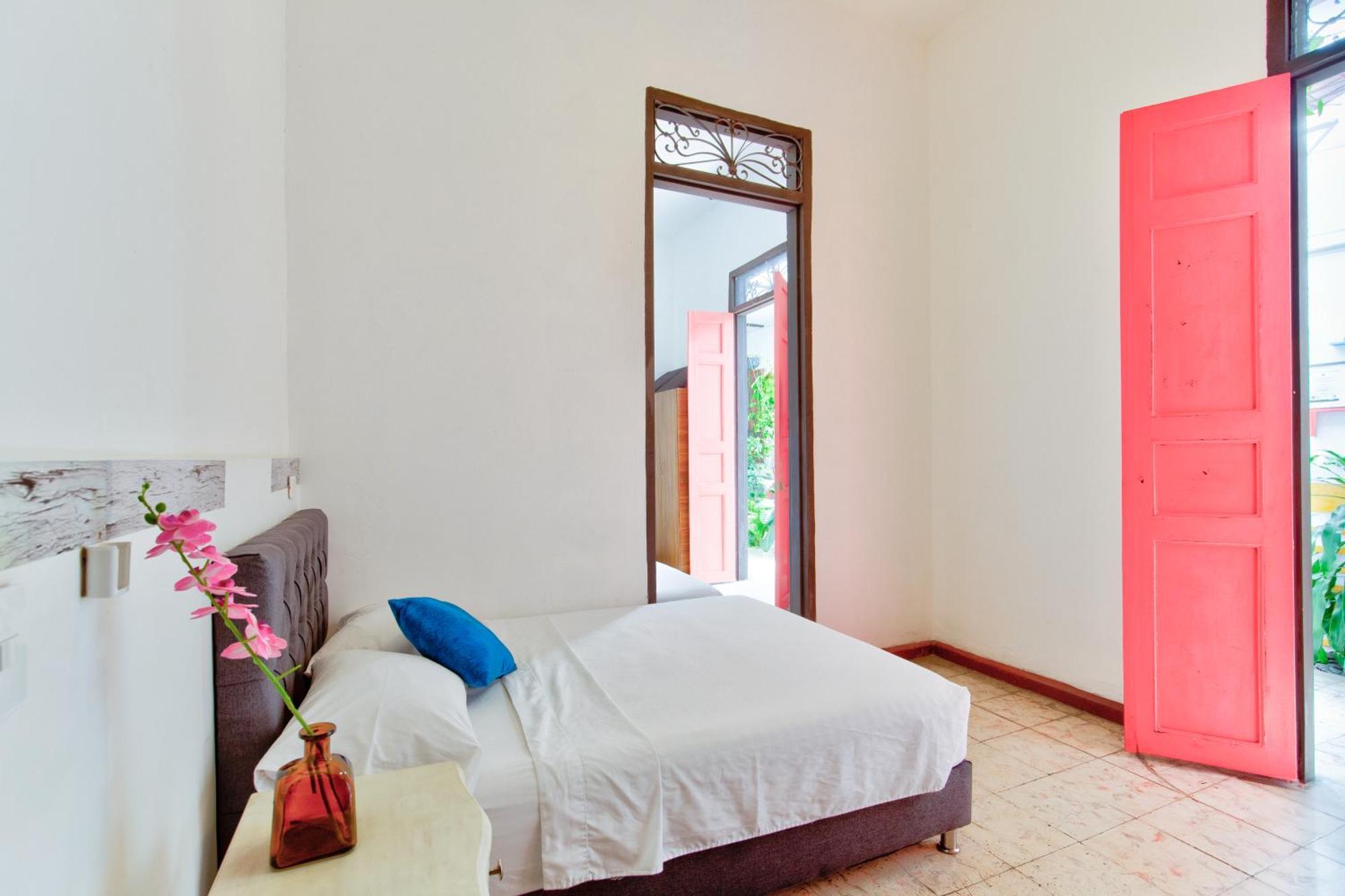 Casa Blanca San Antonio Hostal Boutique Cali Extérieur photo